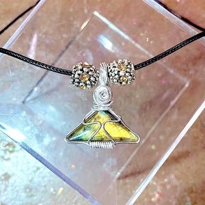 Simple but Unique Labradorite Necklace - Unisex